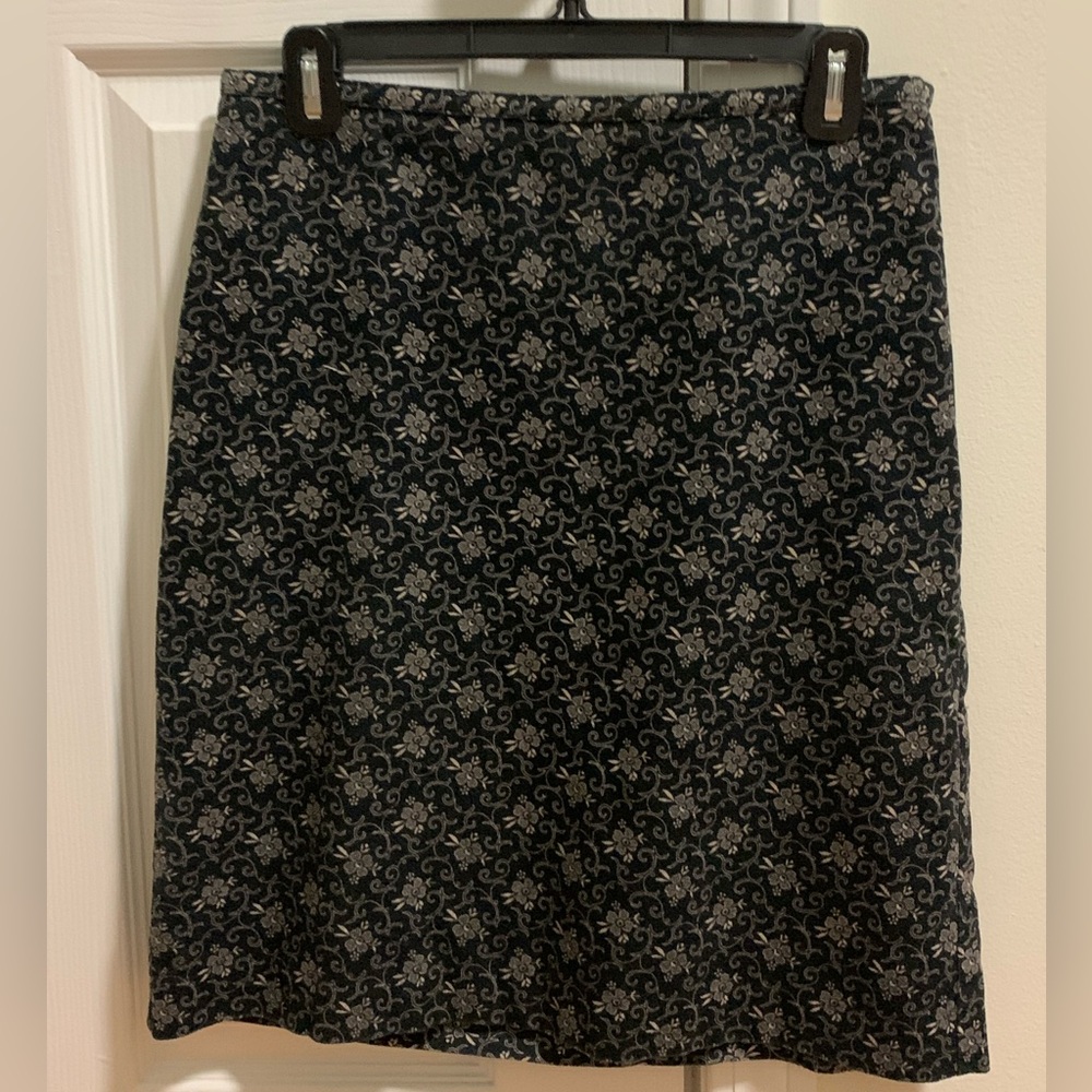 LOFT Black and Cream Floral Pencil Skirt size 6
